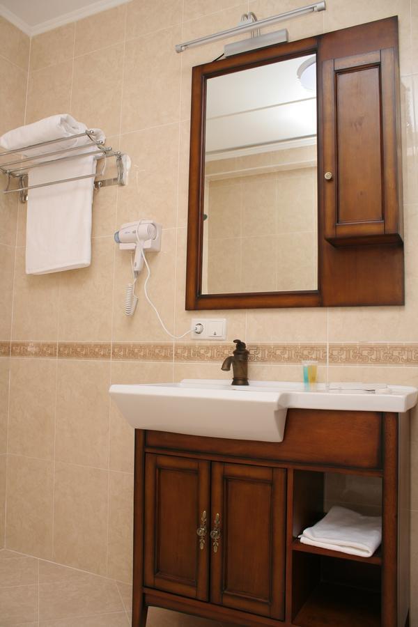 Luxurious Hotel Taraz Exterior photo