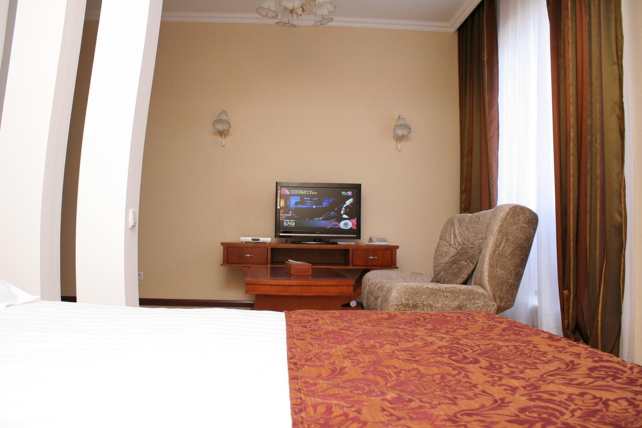 Luxurious Hotel Taraz Exterior photo