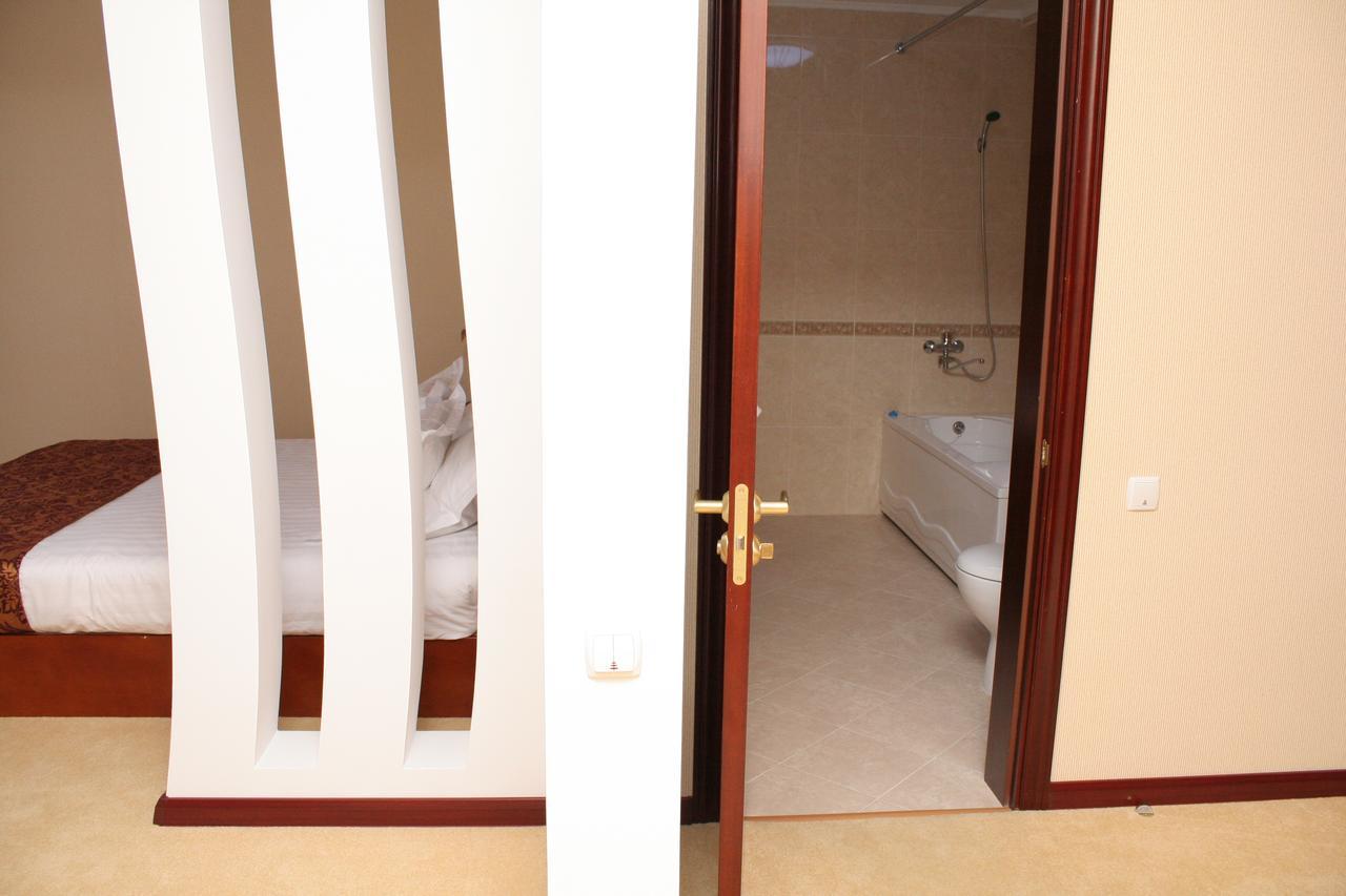 Luxurious Hotel Taraz Exterior photo